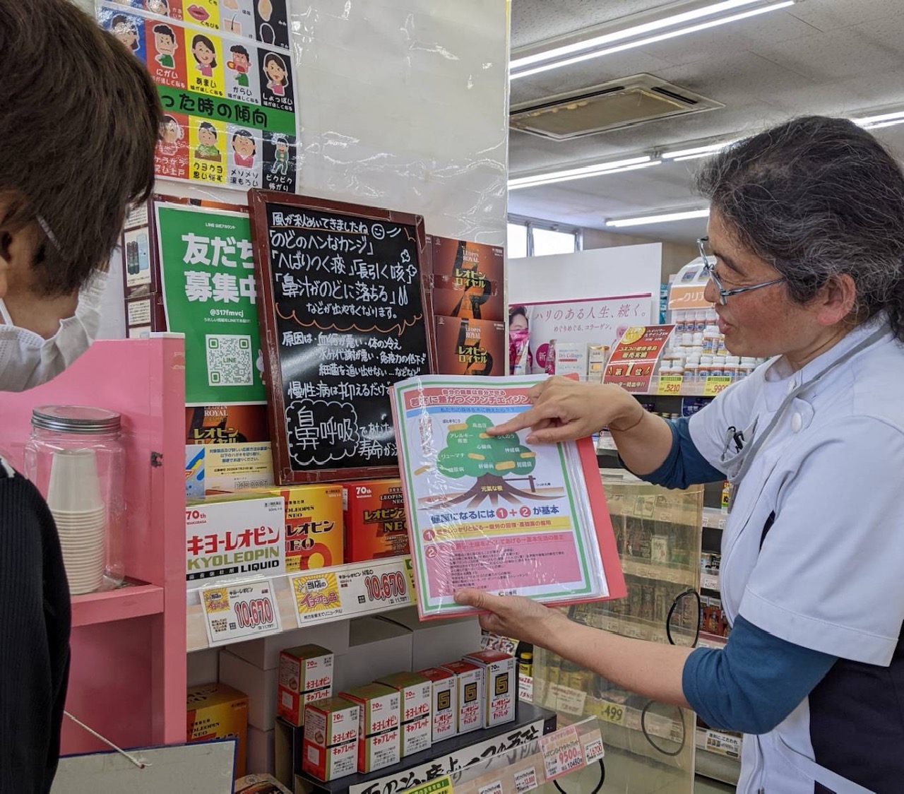 健康相談を行うスタッフ